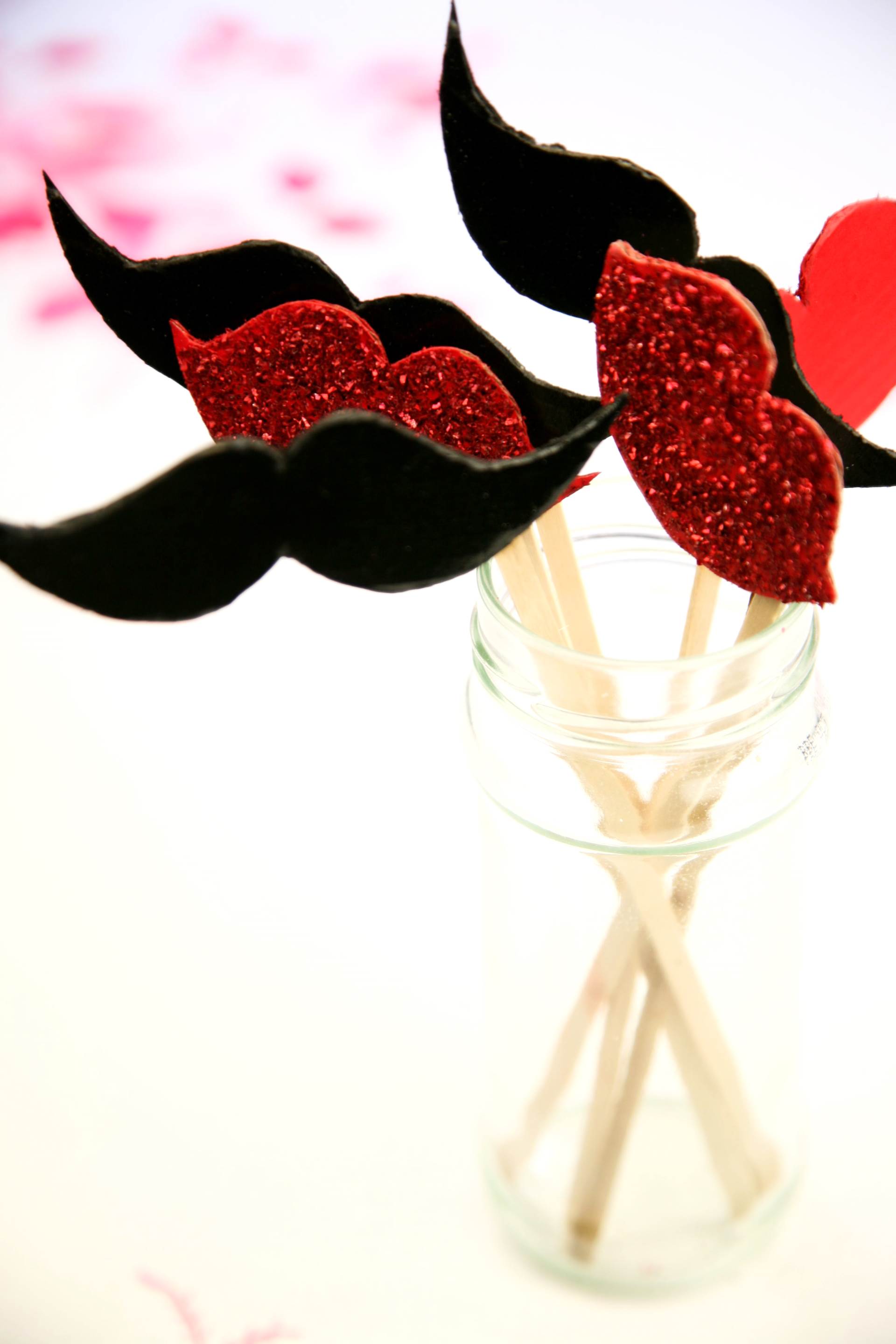 CB597_Lips_Mustache_photo_props_st (10)