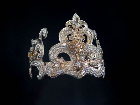 Exquisite vintage Indonesian bridal crown via mistyalbion