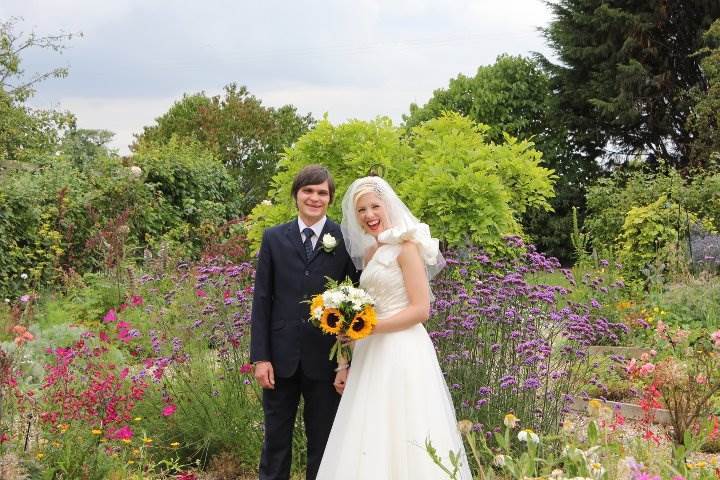 vintage wedding with sunflowers at the National Vintage Wedding Fair