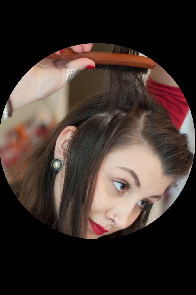Vintage Victory Roll Tutorial from the Victory Salon via The National Vintage Wedding Fair