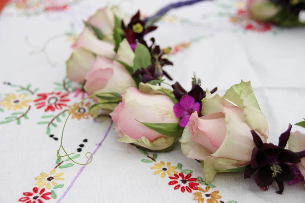 DIY Tutorial How to make a flower hoop for your wedding by Ruth Tilley from Festoon as featured on The National Vintage Wedding Fair