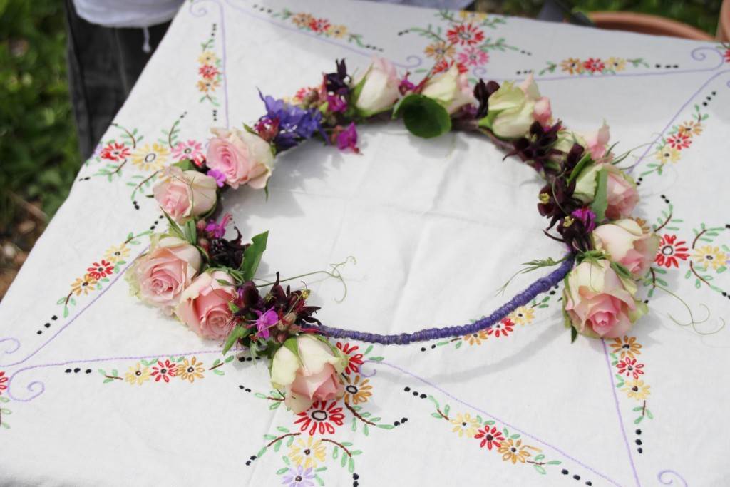 DIY Tutorial How to make a flower hoop for your wedding by Ruth Tilley from Festoon as featured on The National Vintage Wedding Fair