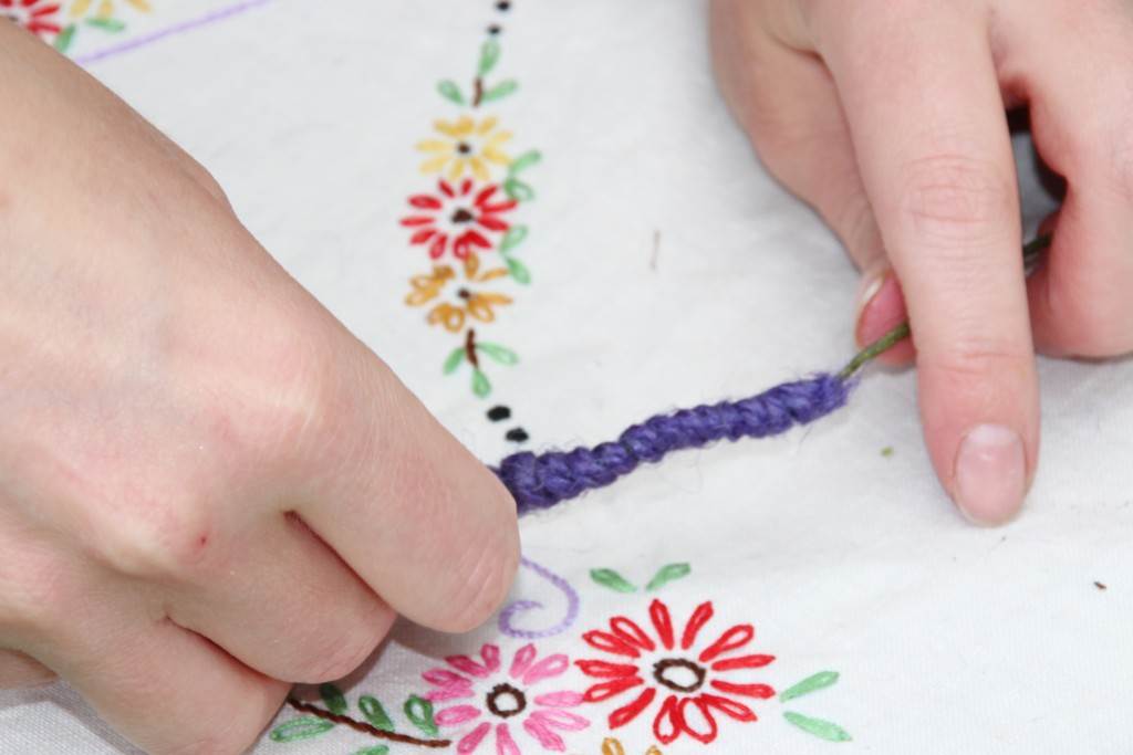 DIY Tutorial How to make a flower hoop for your wedding by Ruth Tilley from Festoon as featured on The National Vintage Wedding Fair