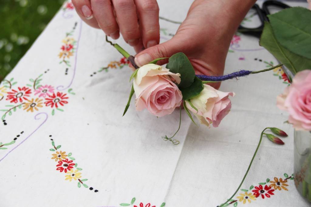 DIY Tutorial How to make a flower hoop for your wedding by Ruth Tilley from Festoon as featured on The National Vintage Wedding Fair