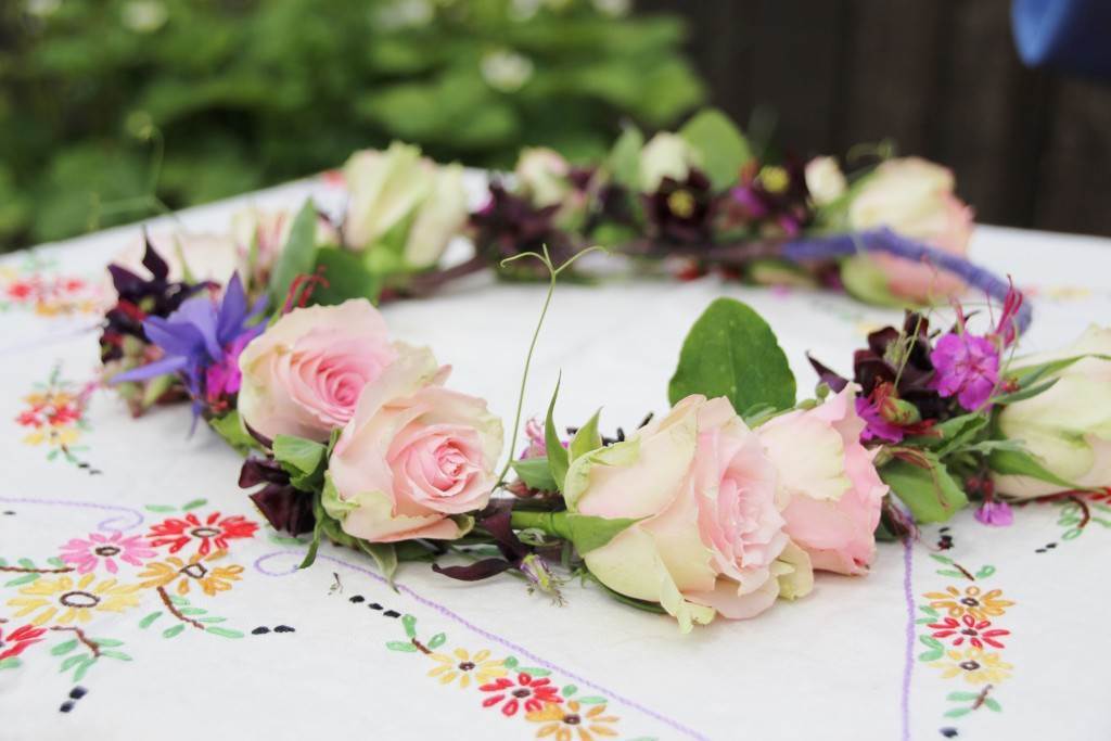 DIY Tutorial How to make a flower hoop for your wedding by Ruth Tilley from Festoon as featured on The National Vintage Wedding Fair