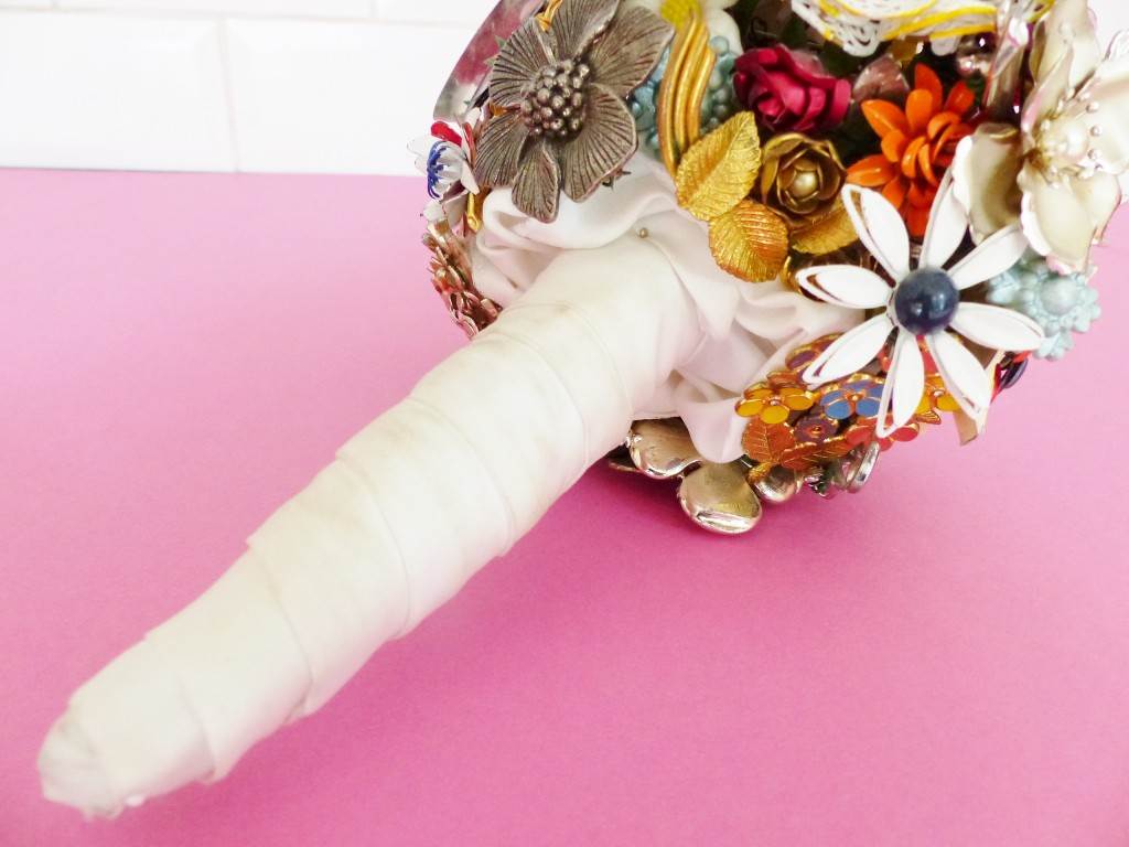 Unique Bride Journal DIY Tutorial: how to make a brooch bouquet 