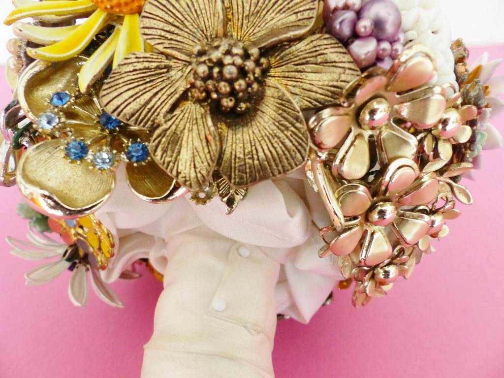 Unique Bride Journal DIY Tutorial: how to make a brooch bouquet 