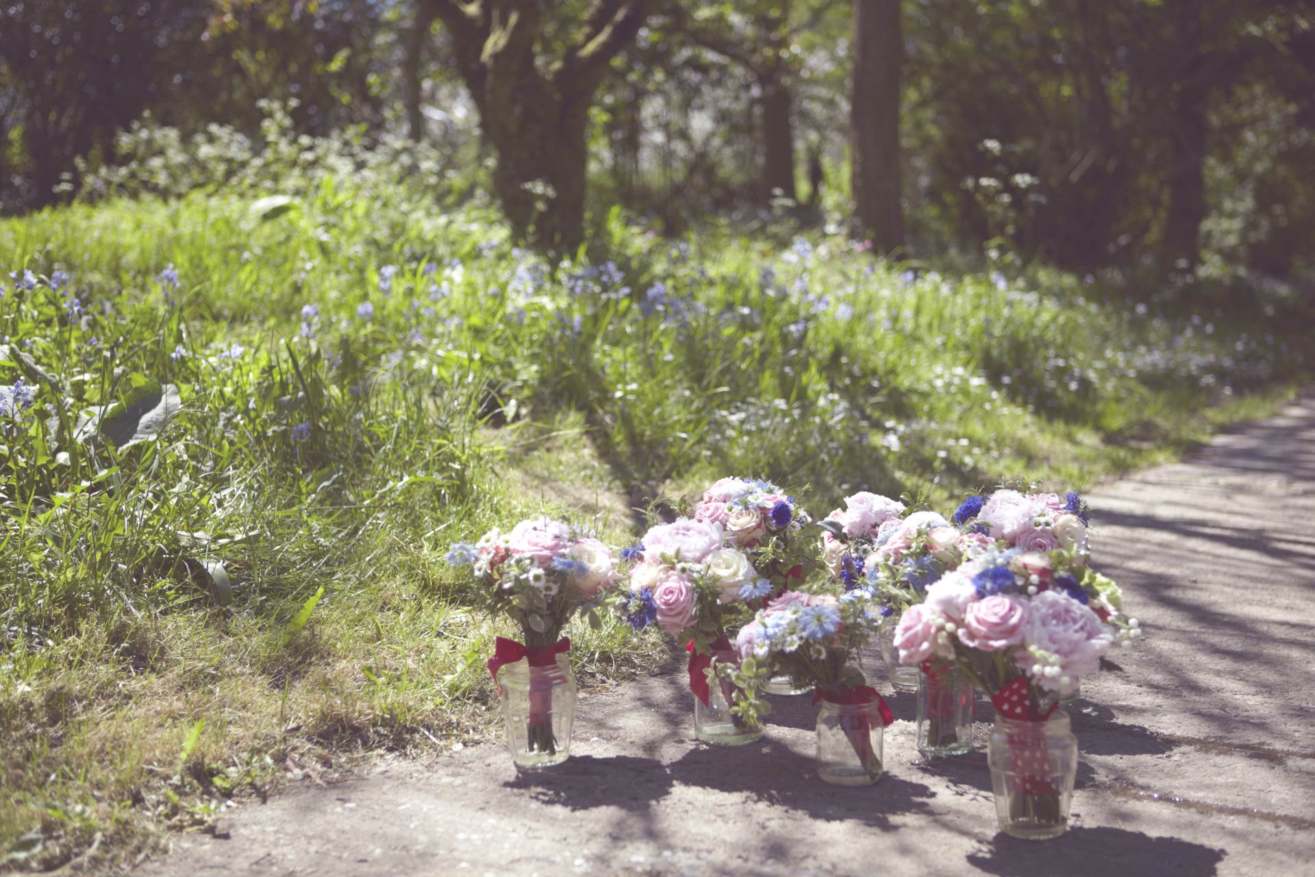 Dan and Maddi's Vintage Americana Country Wedding by Natalie J Weddings and featured on The National Vintage Wedding Fair Flowers