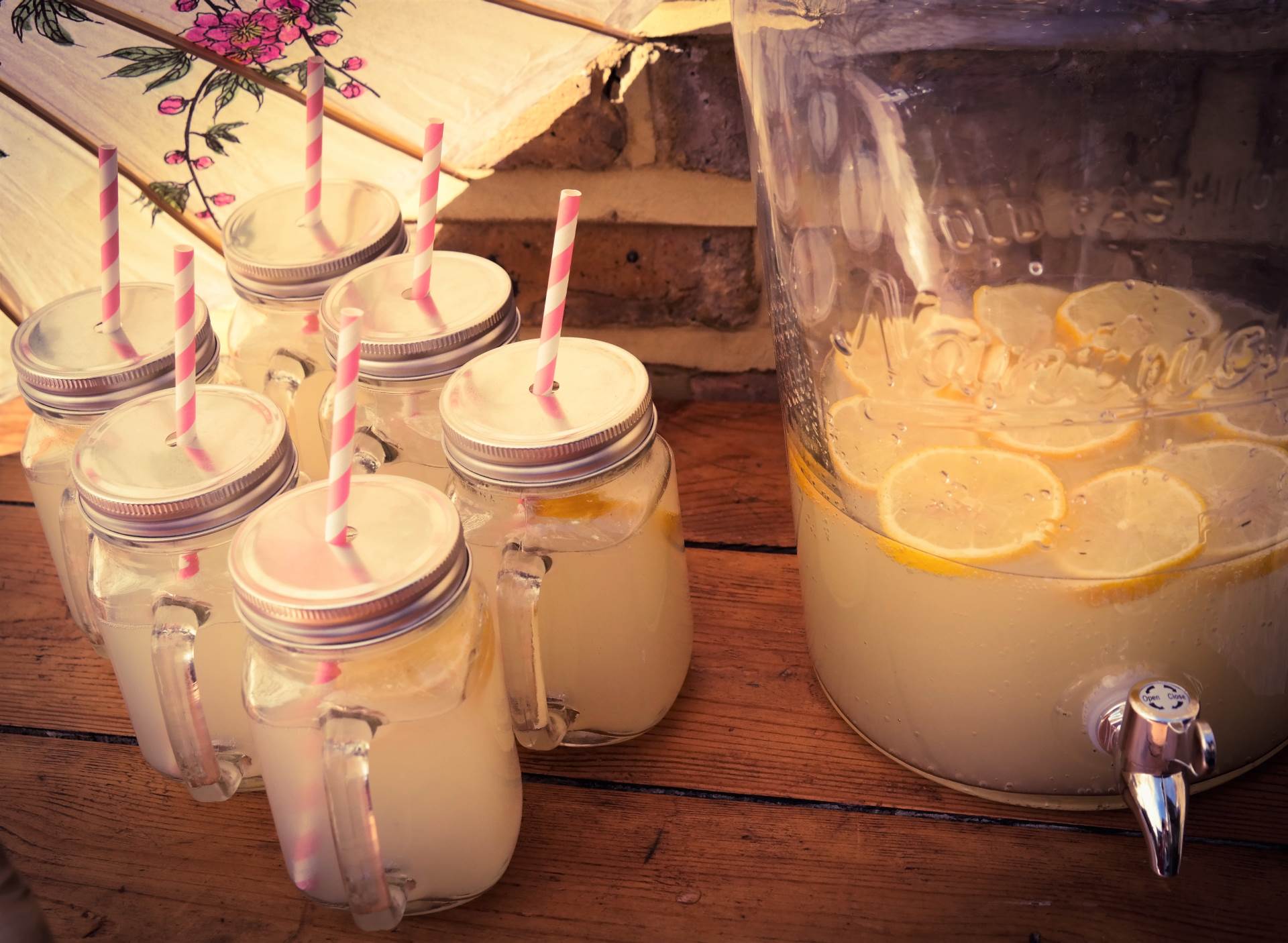 Styling ideas for a vintage wedding using kilner jars