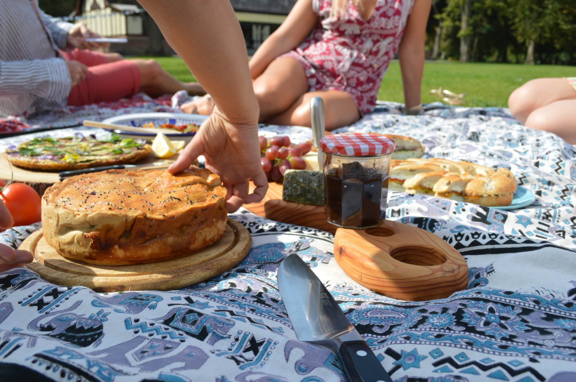 6 reason to have a picnic wedding breakfast