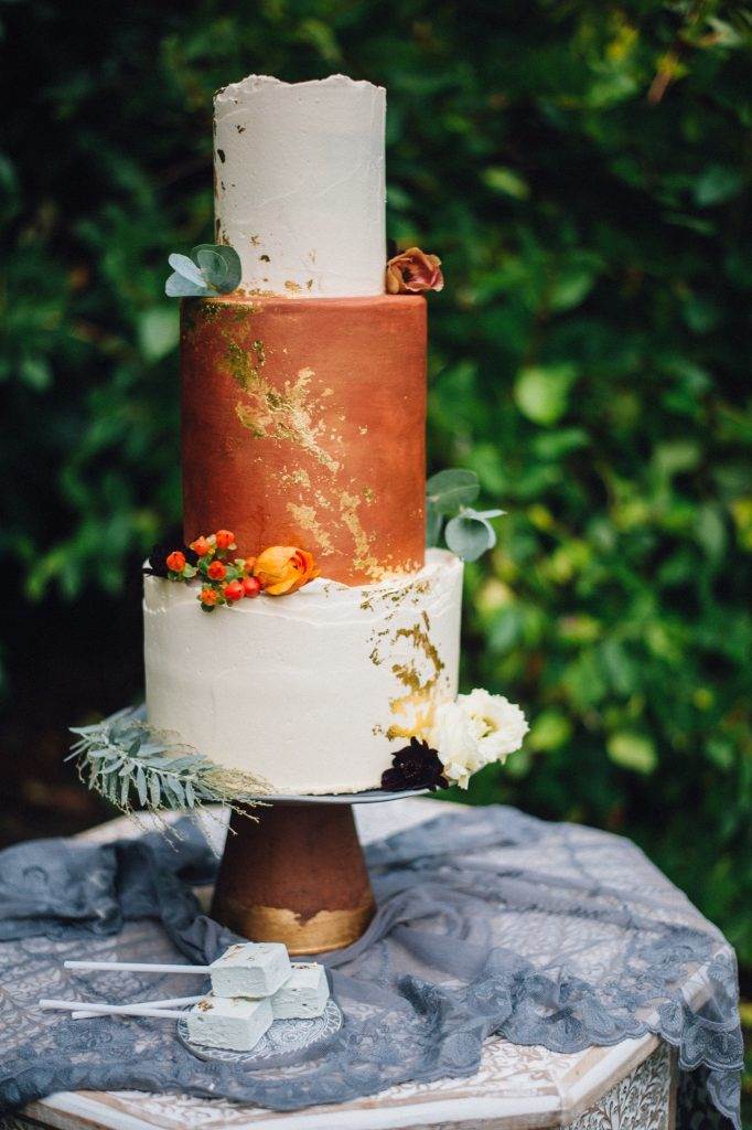 Wedding Cake Trends Metallic