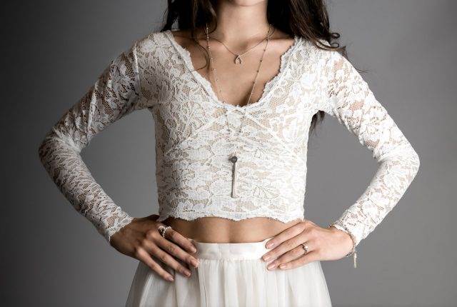 How to wear modern jewellery with your wedding dress