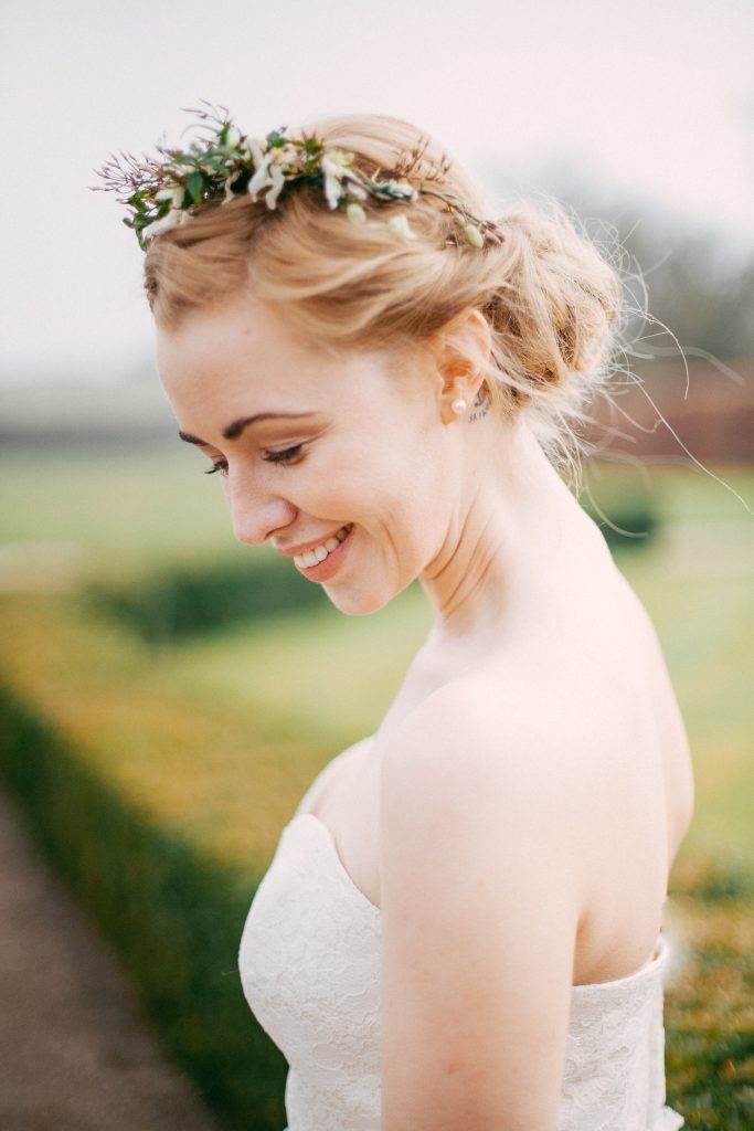 The 10 Dos and Don'ts when choosing how to wear your wedding hair