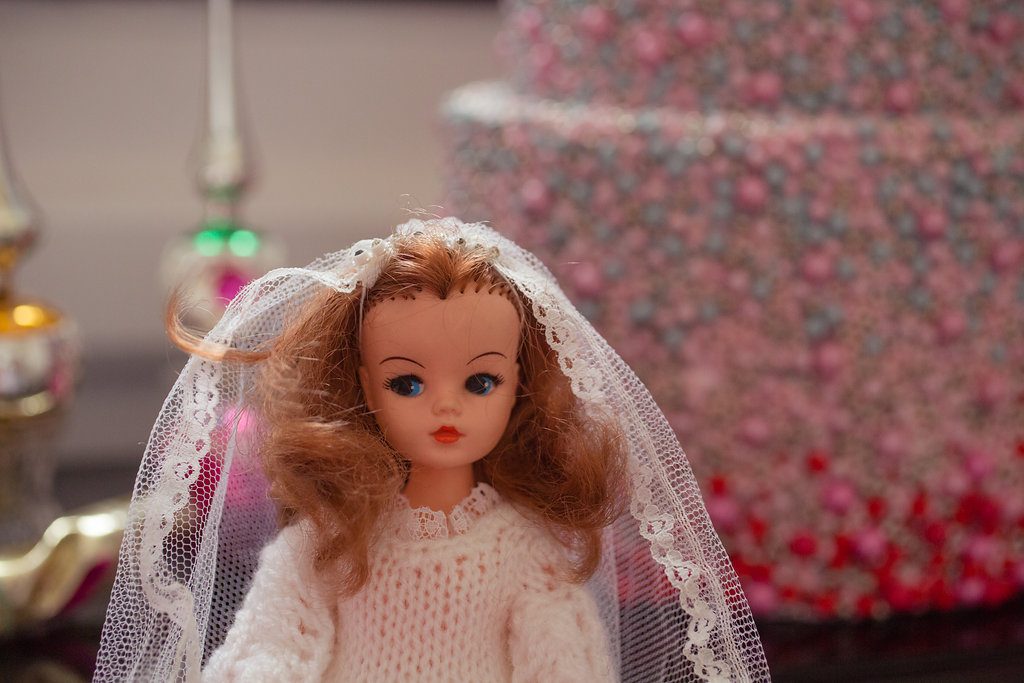 1960s Christmas wedding inspiration with pom poms & baubles galore!