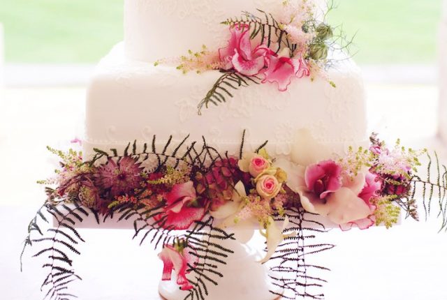 http://www.labellecakecompany.co.uk/