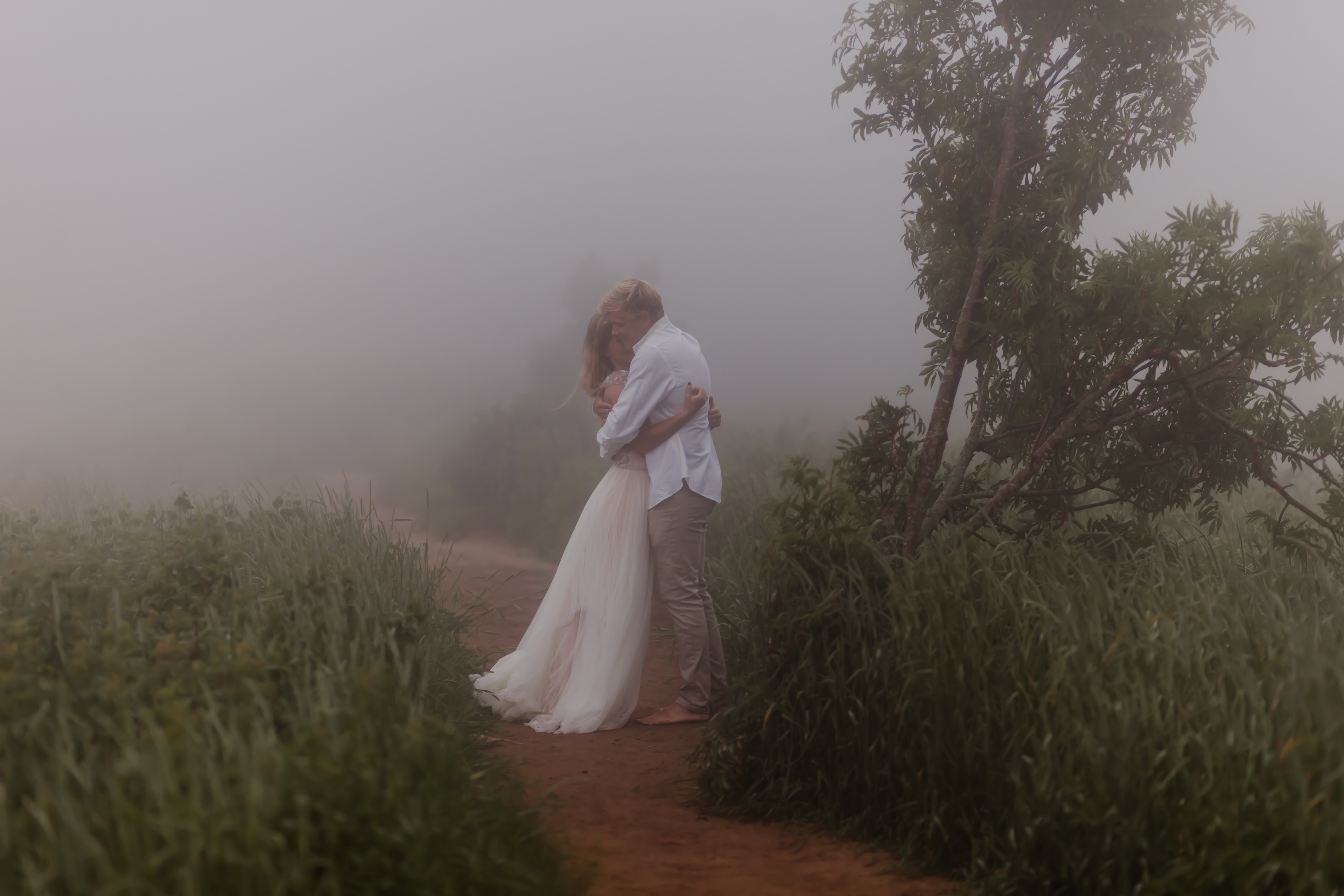 Romantic Elopement Mountain Wedding - Intimate and Minimalistic Inspiration