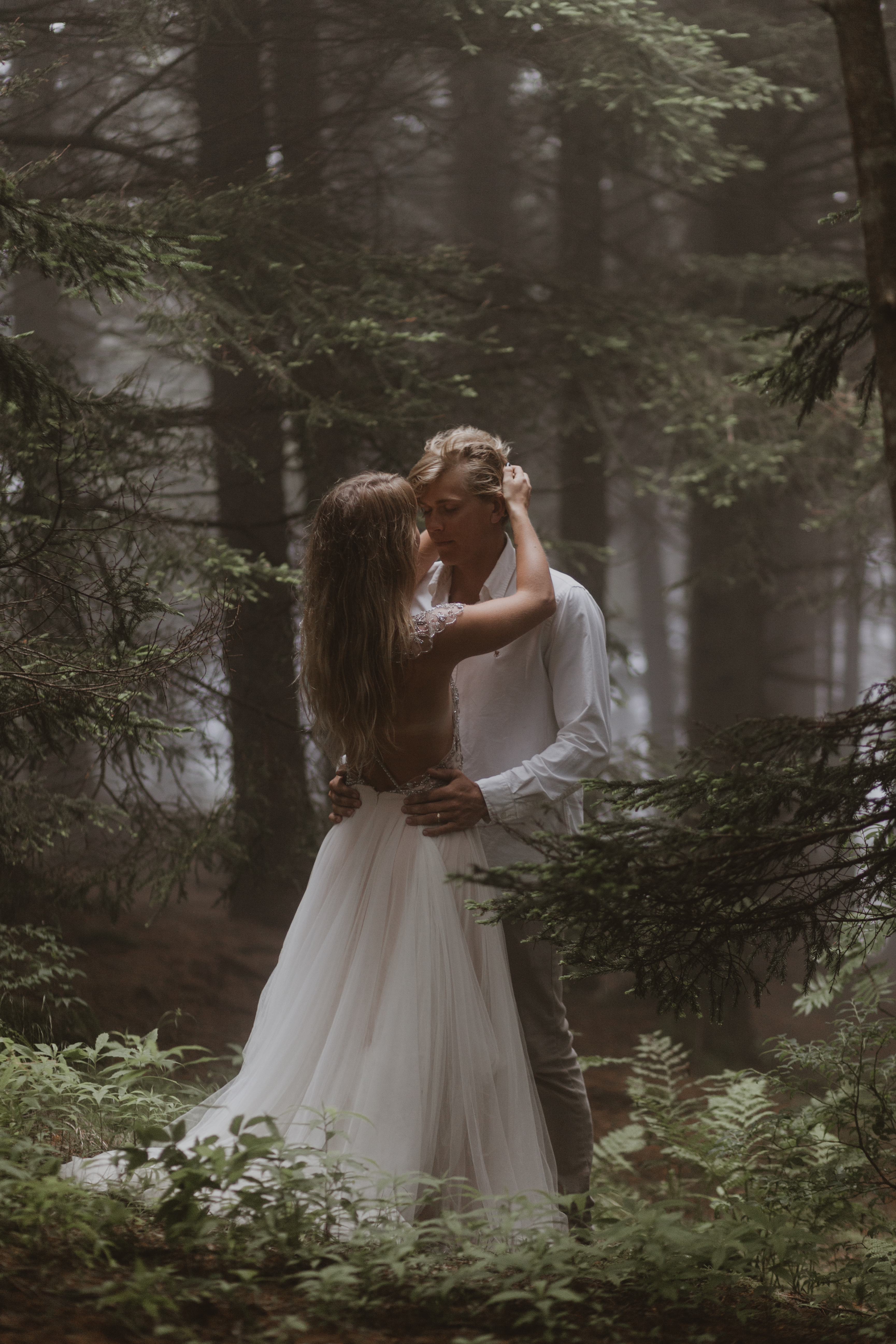 Romantic Elopement Mountain Wedding - Intimate and Minimalistic Inspiration