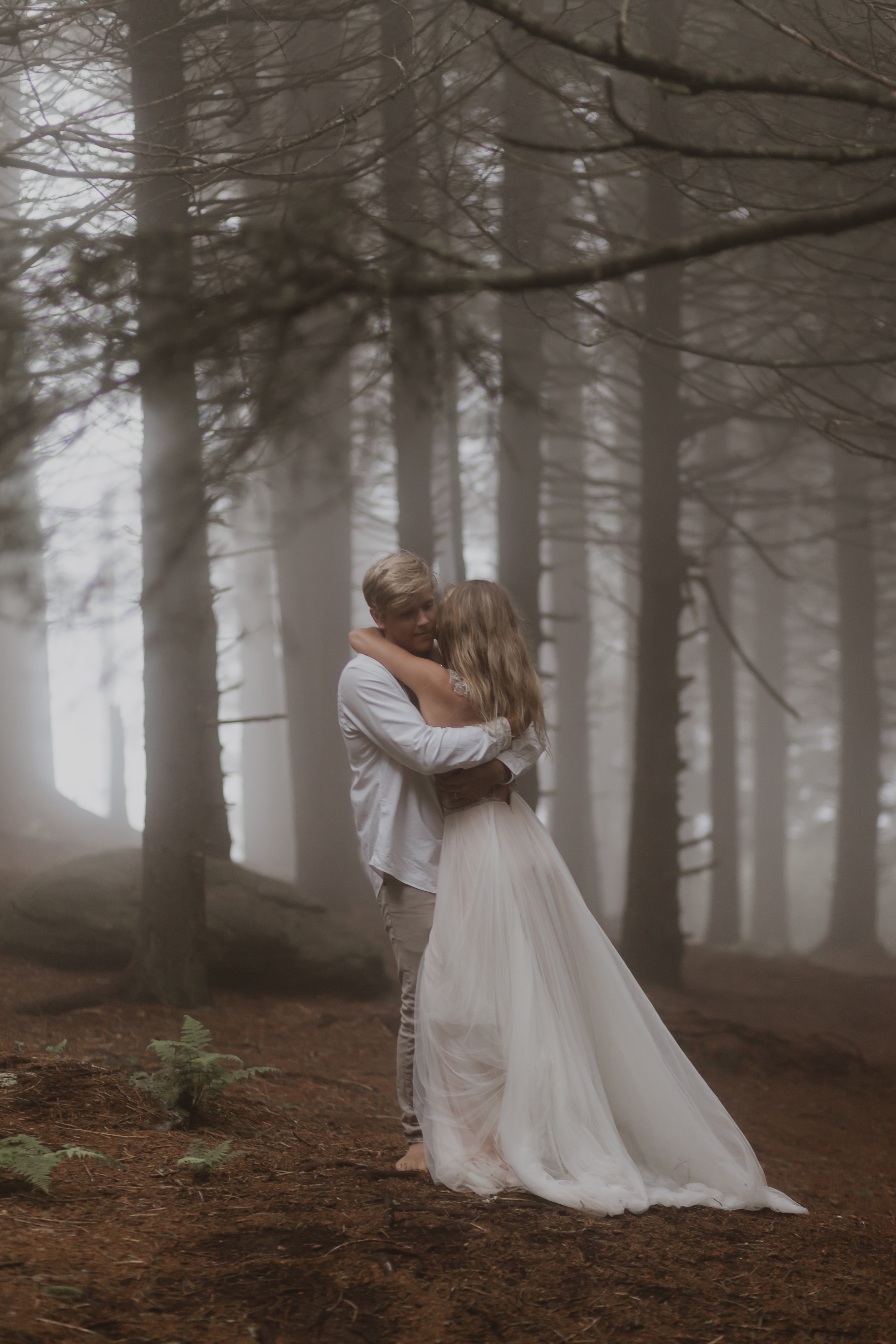 Romantic Elopement Mountain Wedding - Intimate and Minimalistic Inspiration