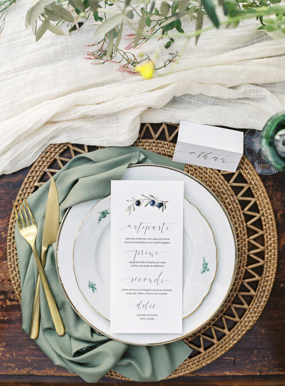 Stacked Wedding Place Settings - How To Add The WOW Factor To Your Wedding Day Tables