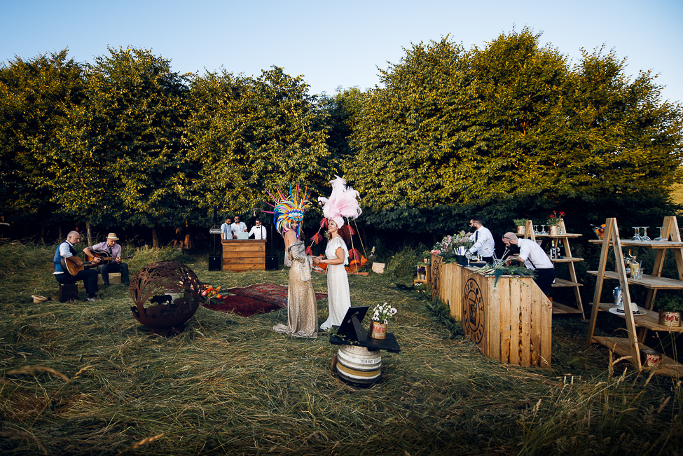 Boho Summer Garden Wedding Inspiration with relaxed and colourful Cuban vibes