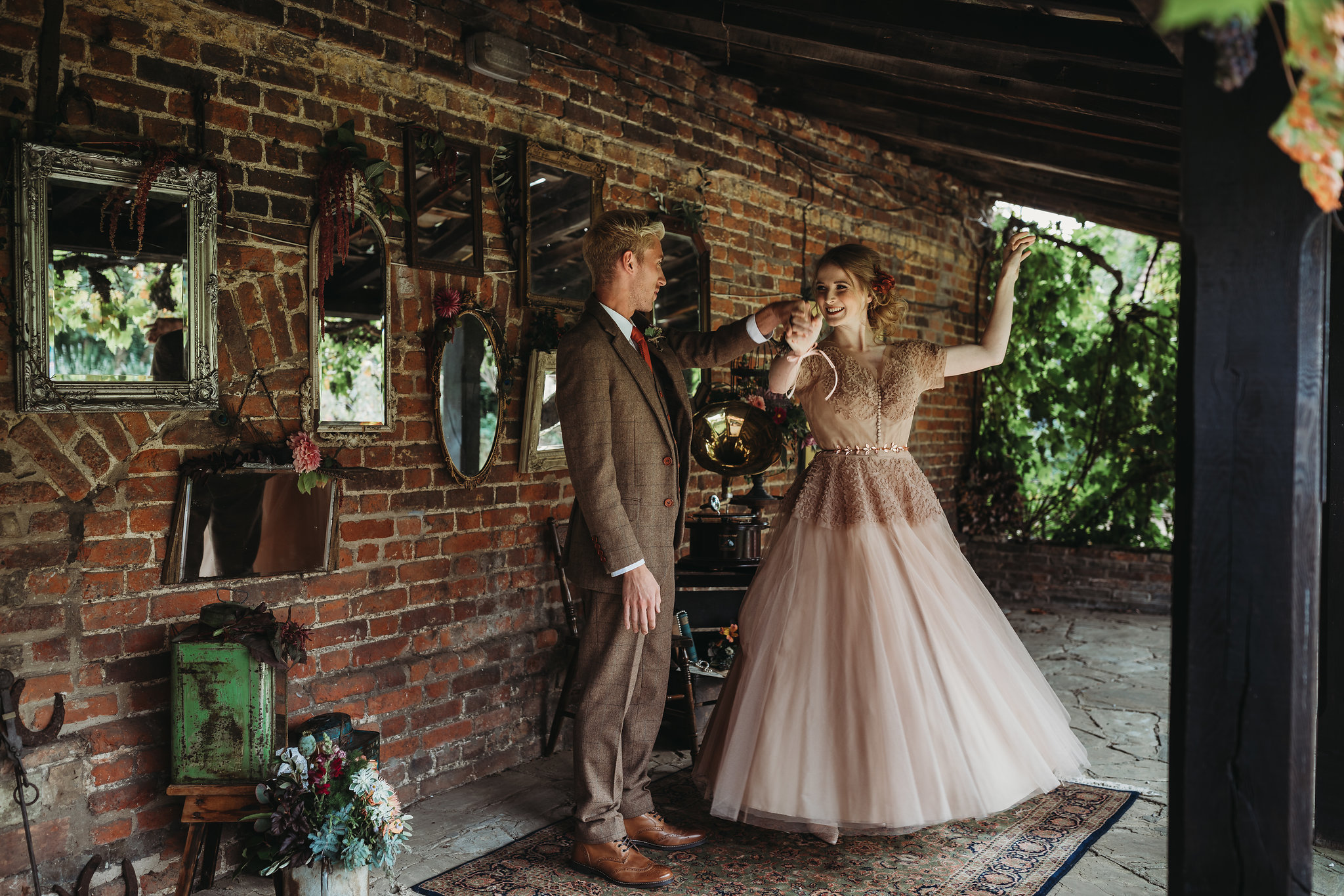 Romantic Wedding Inspiration with Intimate Vintage Vibes