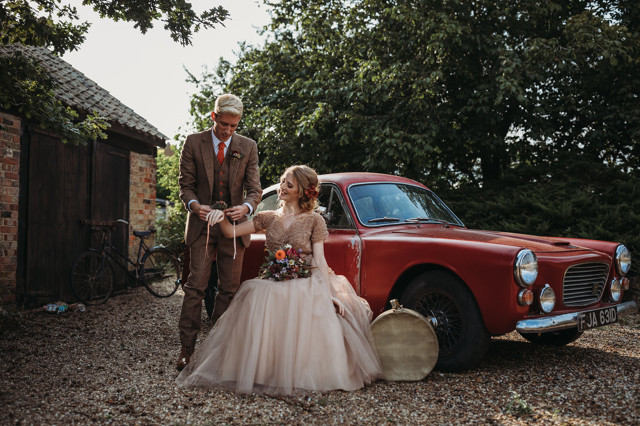 Romantic Wedding Inspiration with Intimate Vintage Vibes