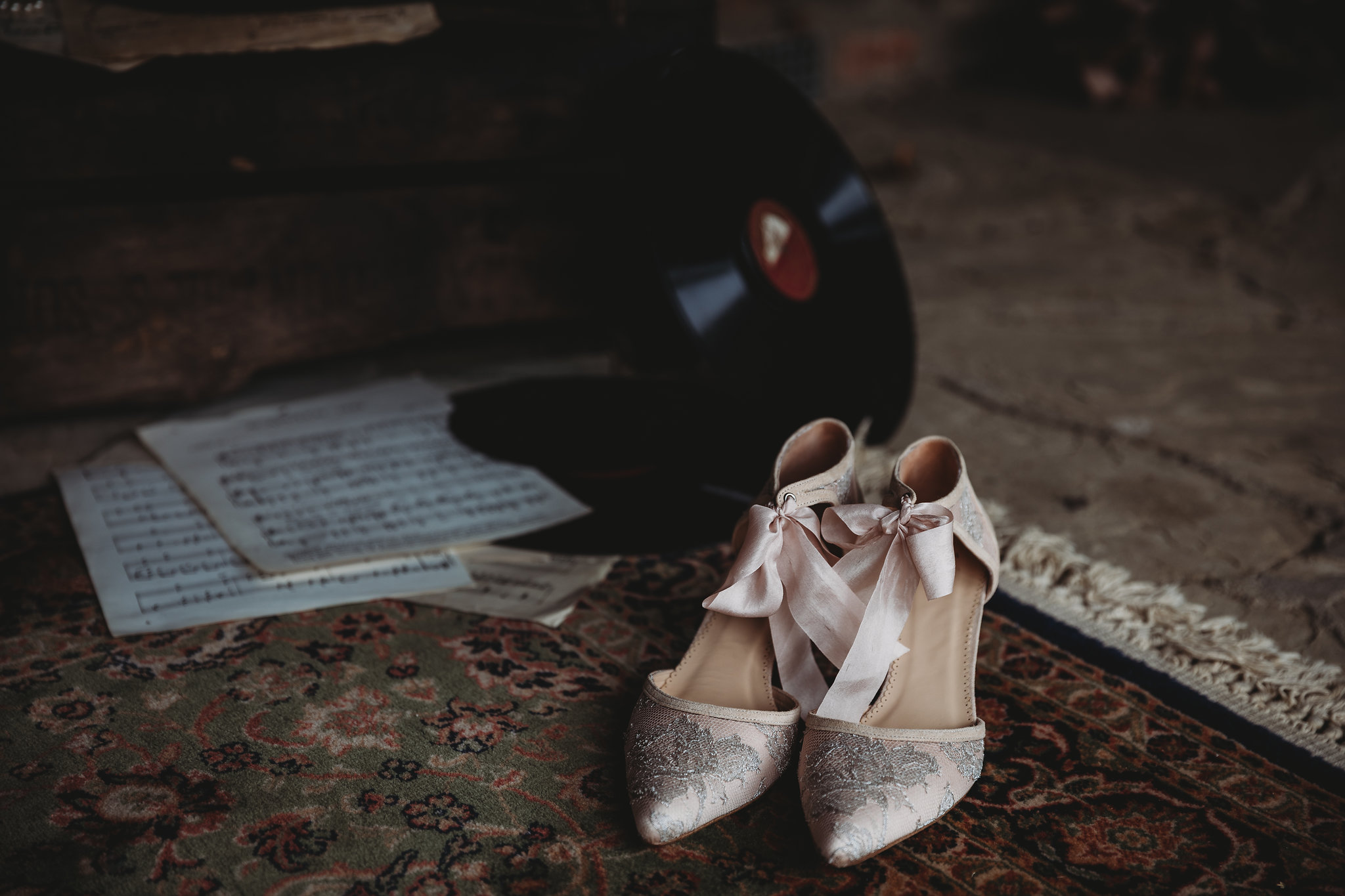 Romantic Wedding Inspiration with Intimate Vintage Vibes