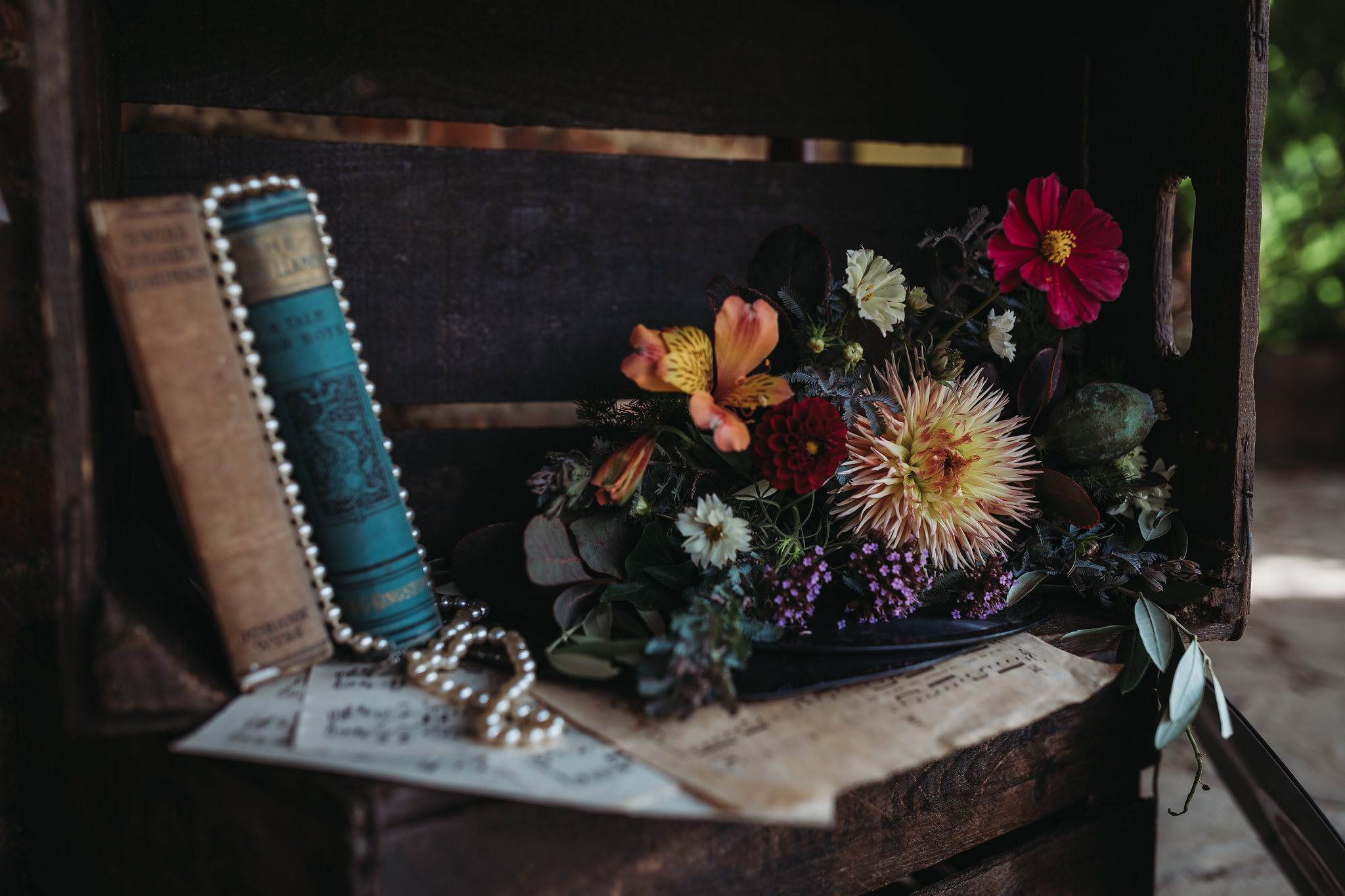 Romantic Wedding Inspiration with Intimate Vintage Vibes