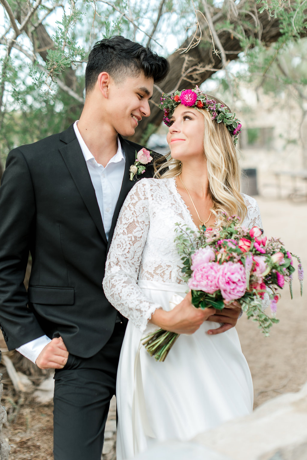 Emerald Wedding Ideas - An Elegant and Modern Styled Elopement in Phoenix, Arizona