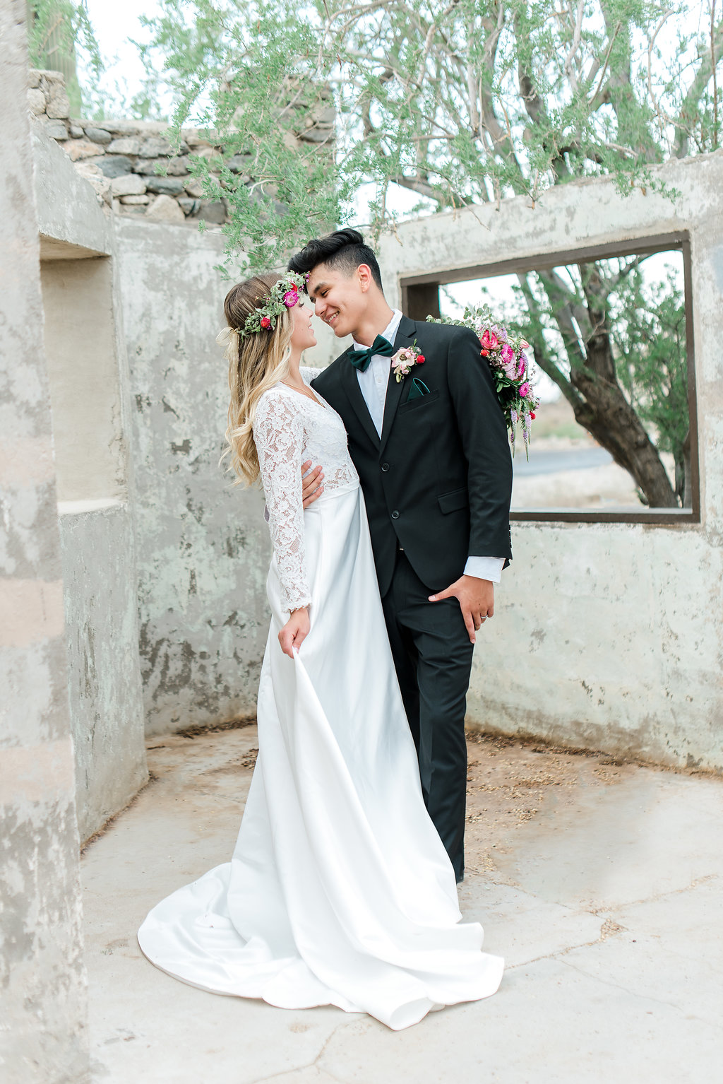 Emerald Wedding Ideas - An Elegant and Modern Styled Elopement in Phoenix, Arizona