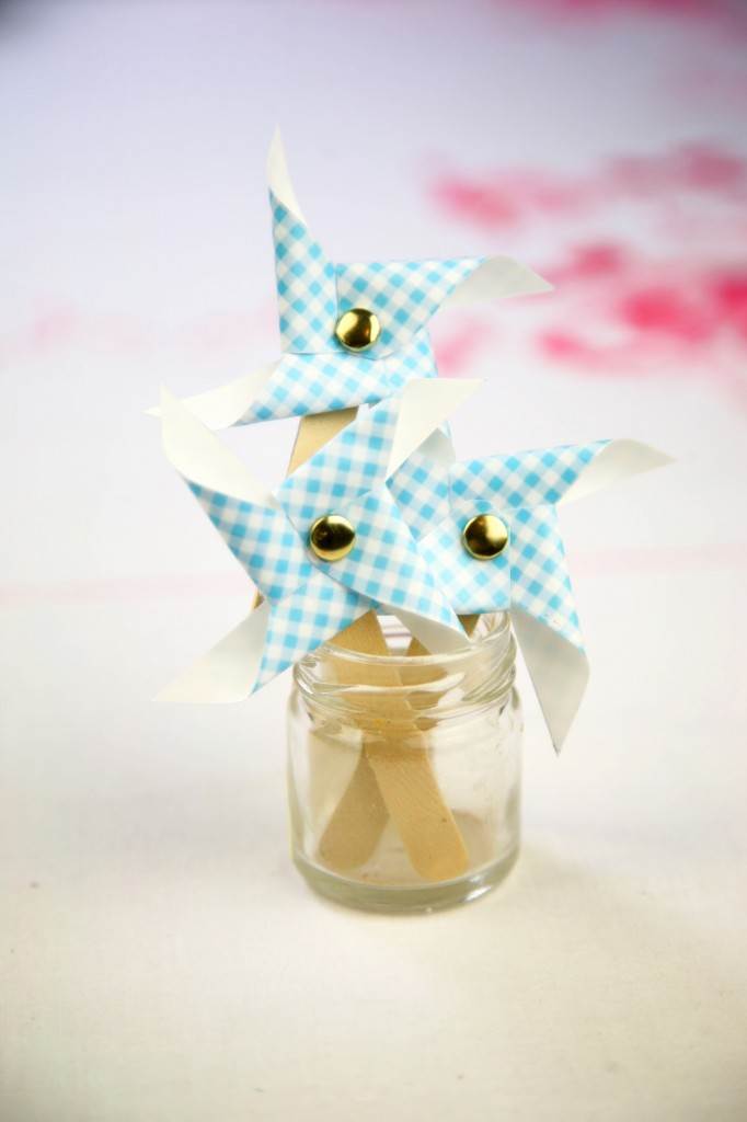 How to make pin wheels for your vintage wedding from Betty Pamper via the National Vintage Wedding Fair
