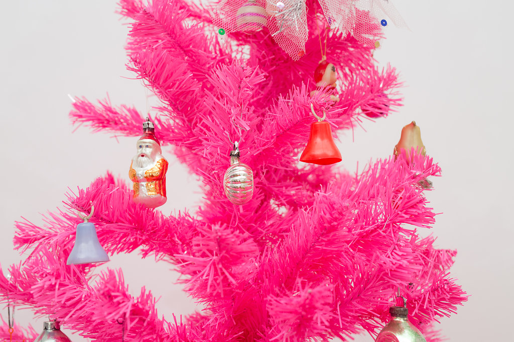 1960s Christmas wedding inspiration with pom poms & baubles galore!