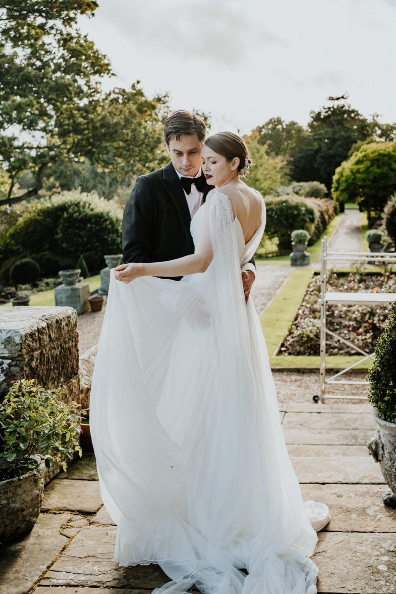 Elegant Black Tie Wedding With Hollywood Glamour At Wadhurst Castle ...