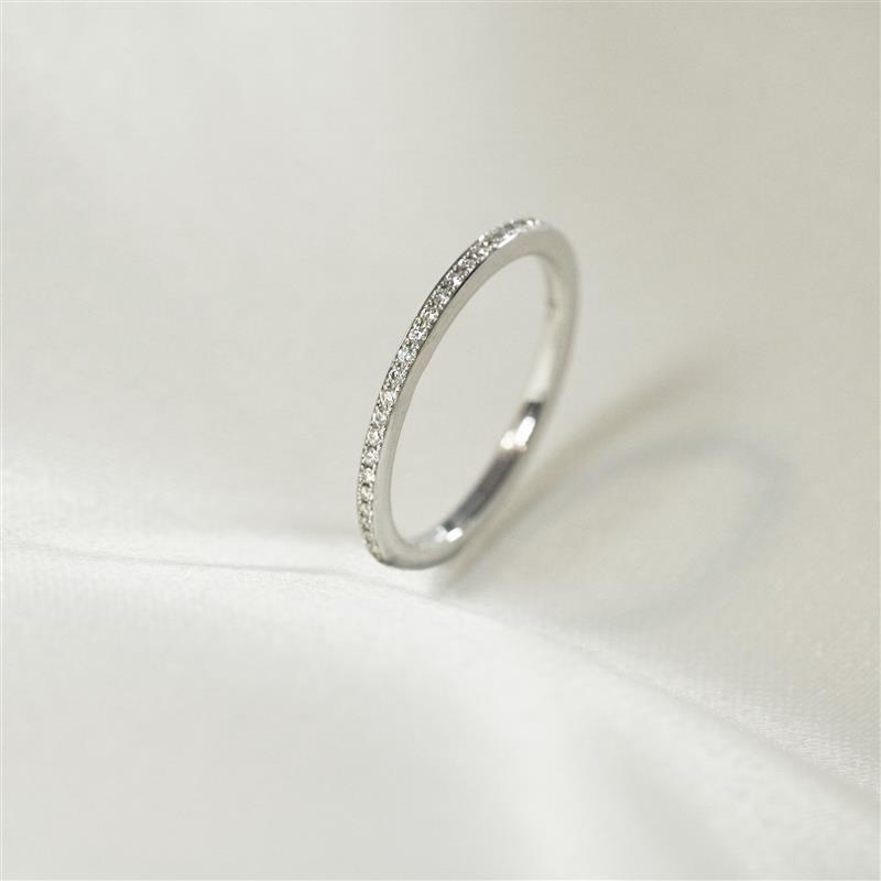 A Guide To Eternity Rings - And Why They Are A Popular Choice For A Wedding Ring