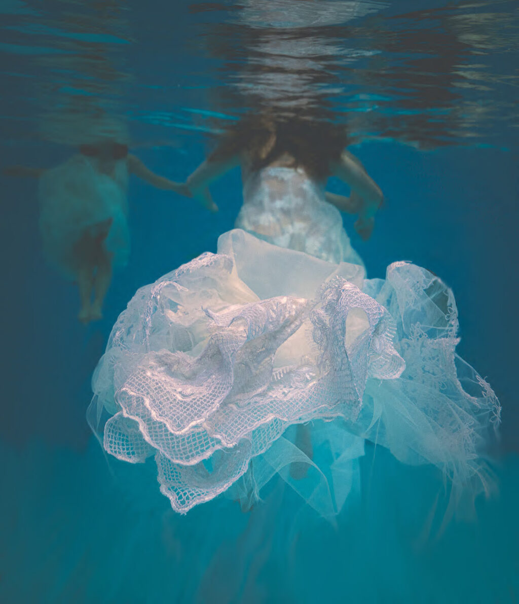 Mercier Stockholm Bridal X Konstim Kreativ Under Water Bridal Shoot