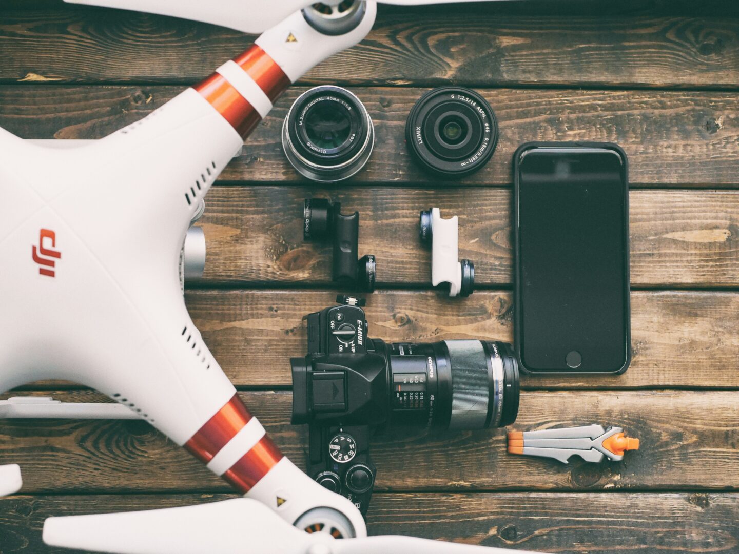 Drones and Beyond: The Role of Technology in Modern Wedding Photography 