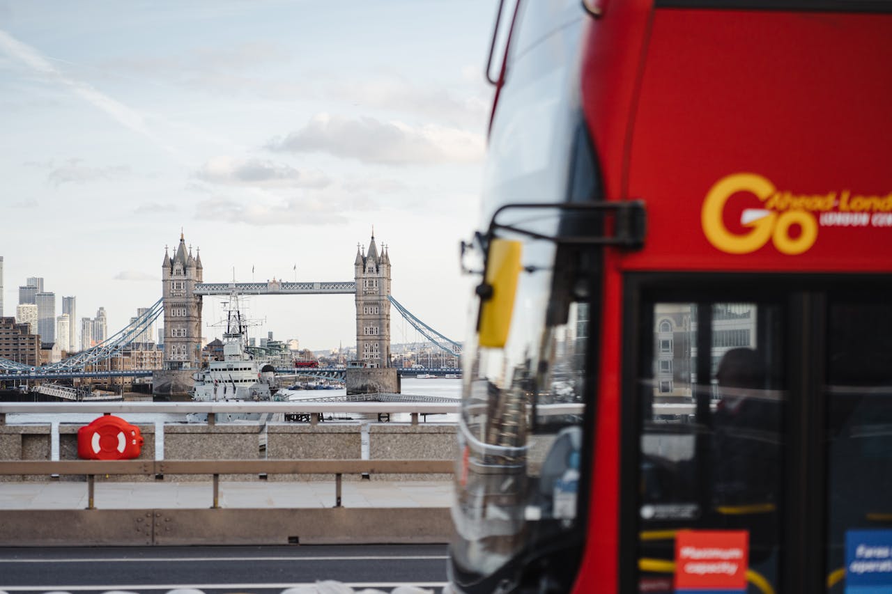 How To Coordinate Eco-Friendly Transportation For Your Wedding Guests