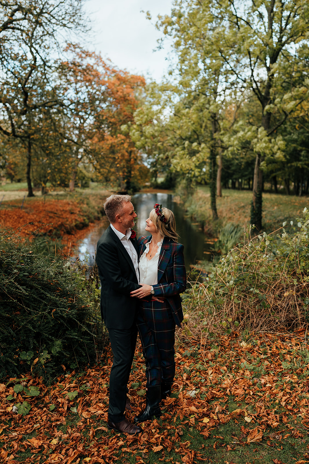 Alternative Autumn Wedding With Stylish Wedding Suit 