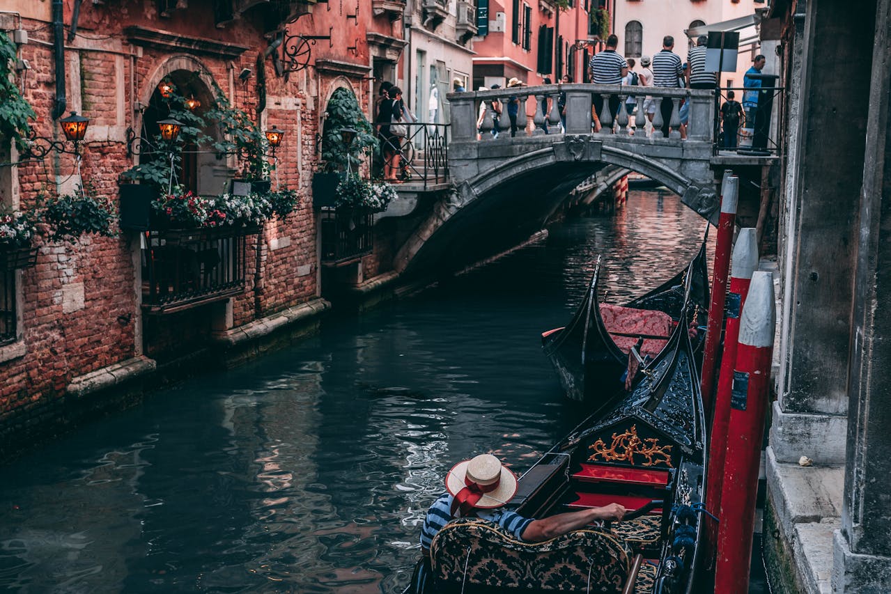 The Most Picturesque Proposal Spots in Venice