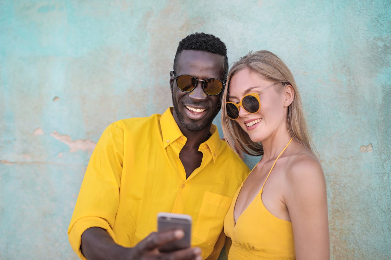 Honeymoon Glow: Perfect Sunglasses for Your Getaway